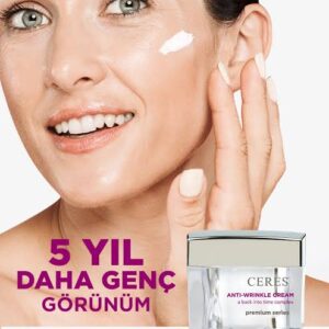 Kırmızı Kar Yosunu, hyaluronik asit, vitamin A+C+E, beta‑glukan ve yosun kompleksi içeren yaşlanma karşıtı krem; cildi nemlendirir, gözenekleri sıkılaştırır, elastikiyet kazandırır ve yaşlanma belirtilerine karşı korur.