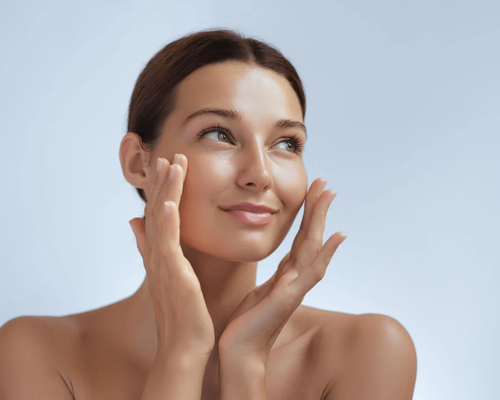 Çanakkale Kleopatra Güzellik Salonu'nda uzmanlar tarafından yapılan cam cilt protokolü uygulaması