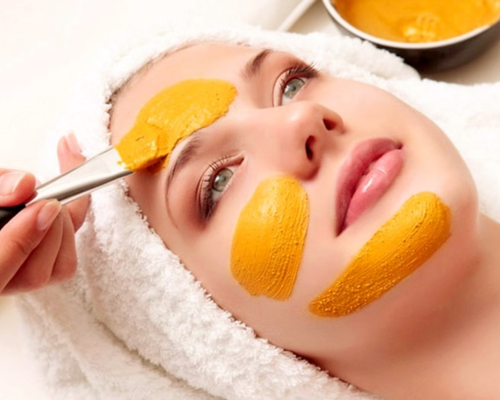 Çanakkale Kleopatra Güzellik Salonu'nda uzmanlar tarafından yapılan Pumpkin Peel uygulaması