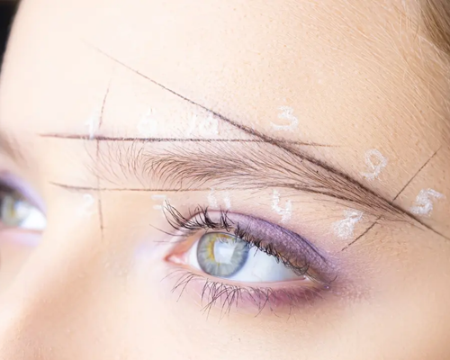 Çanakkale Kleopatra Güzellik Salonu'nda uzman eller tarafından yapılan Micropigmentasyon uygulaması ile kaş, dudak veya eyeliner.